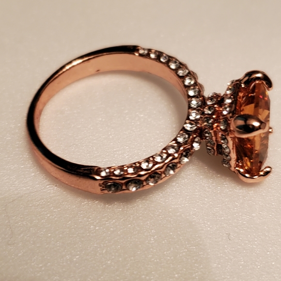 NWOT Amber square princess cut rhinestone rose gold tone  ring. Size 7 - Picture 3 of 7